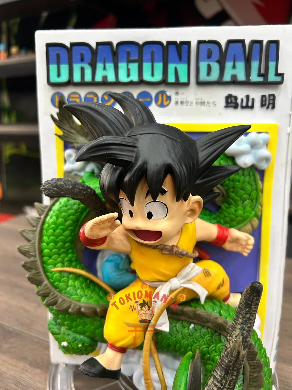 Figura Libro Goku x Shenlong