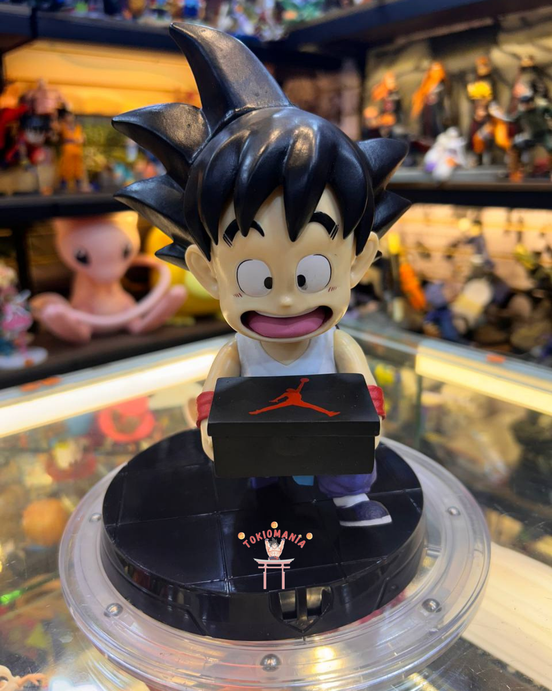 Figura Goku X Nike