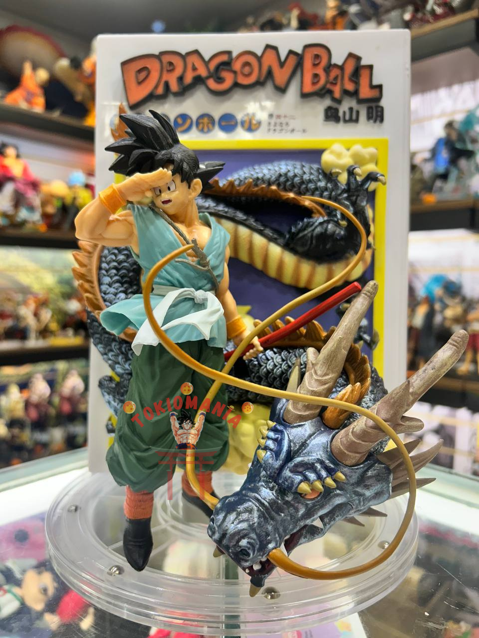 Figura Libro Goku x Shenlong