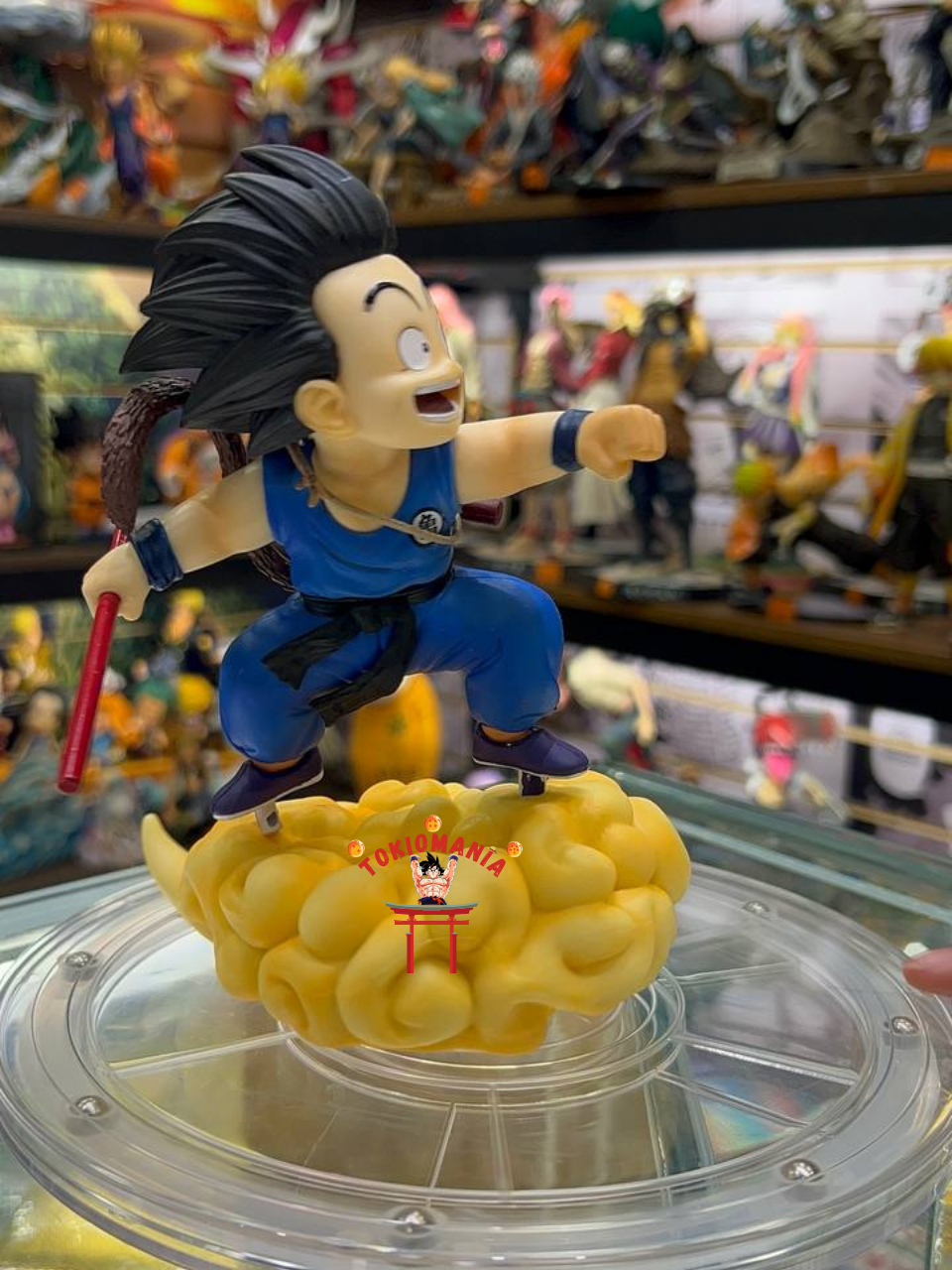 Figura Goku en Nube