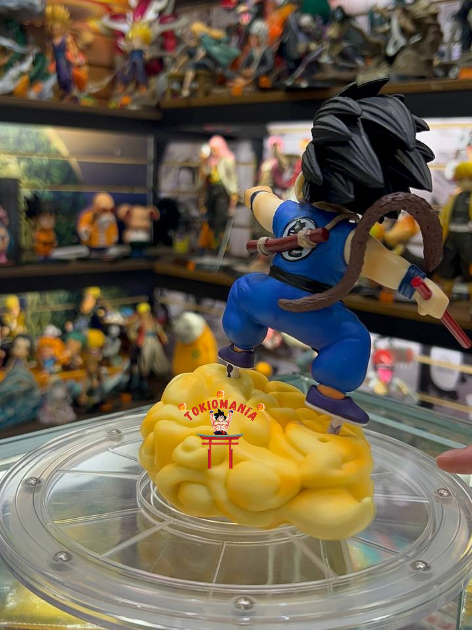 Figura Goku en Nube