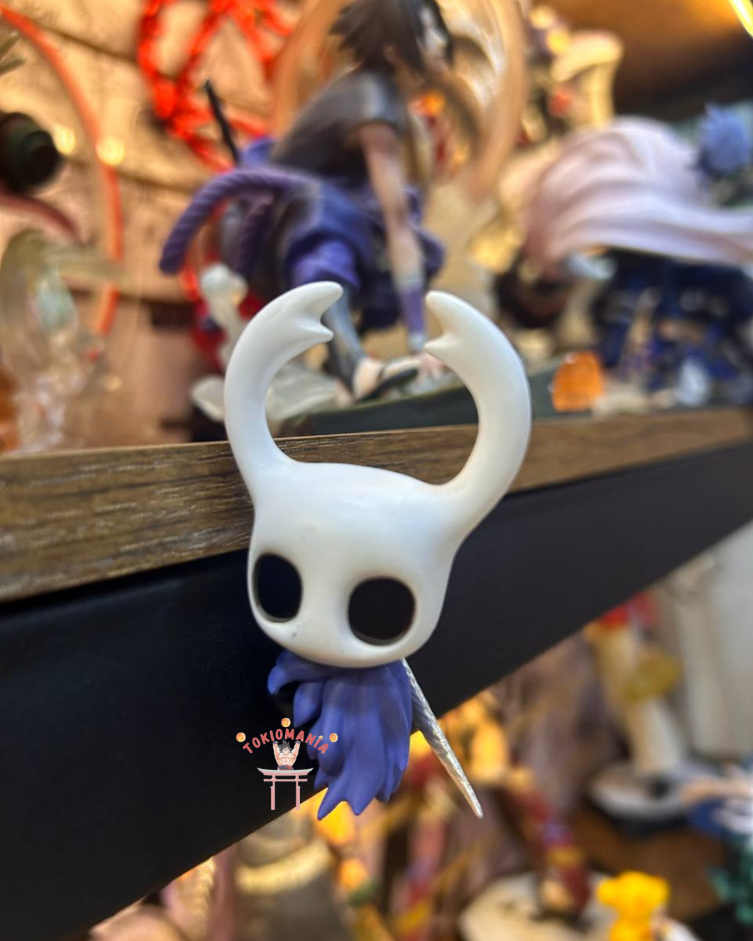 Figura Hollow Knight / Iman con superficies metalicas