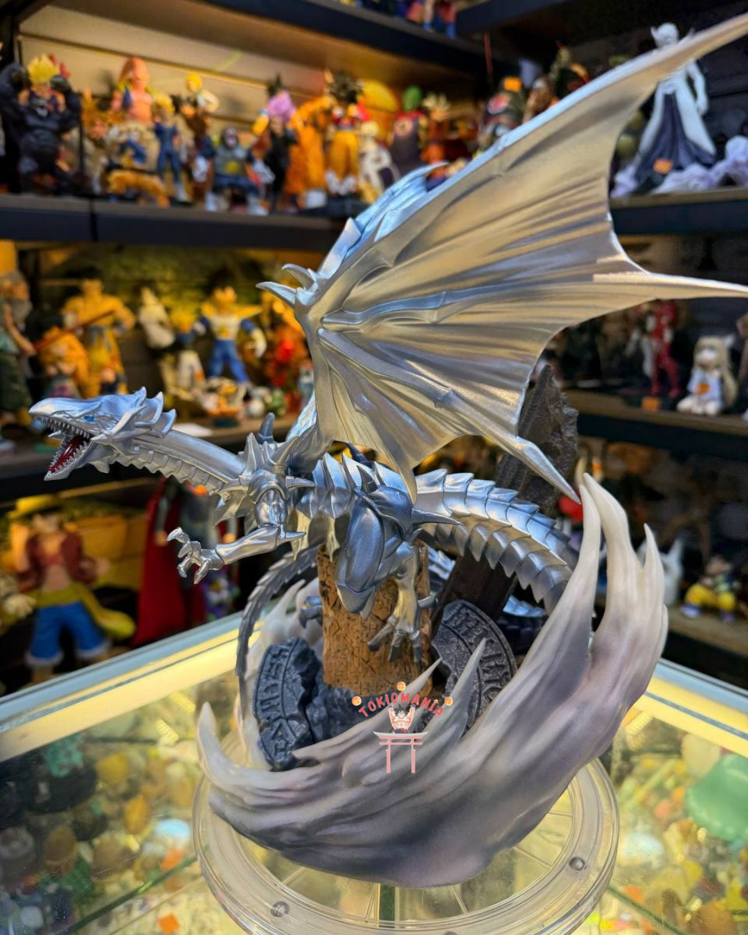 Figura Dragon Blanco de Ojos Azules