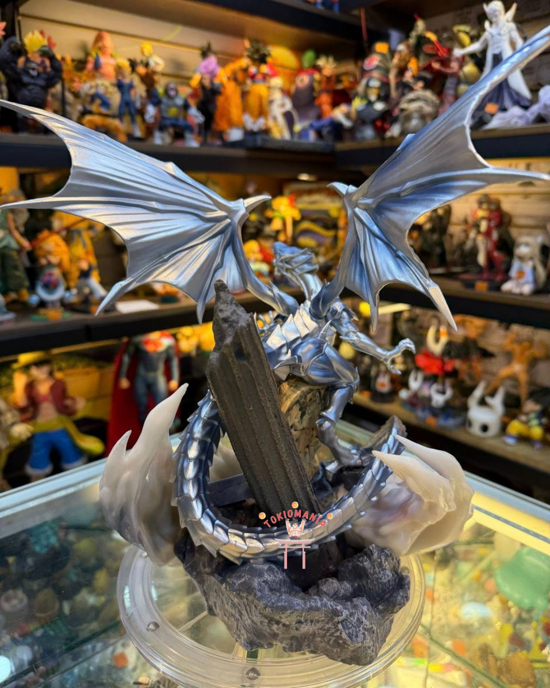 Figura Dragon Blanco de Ojos Azules