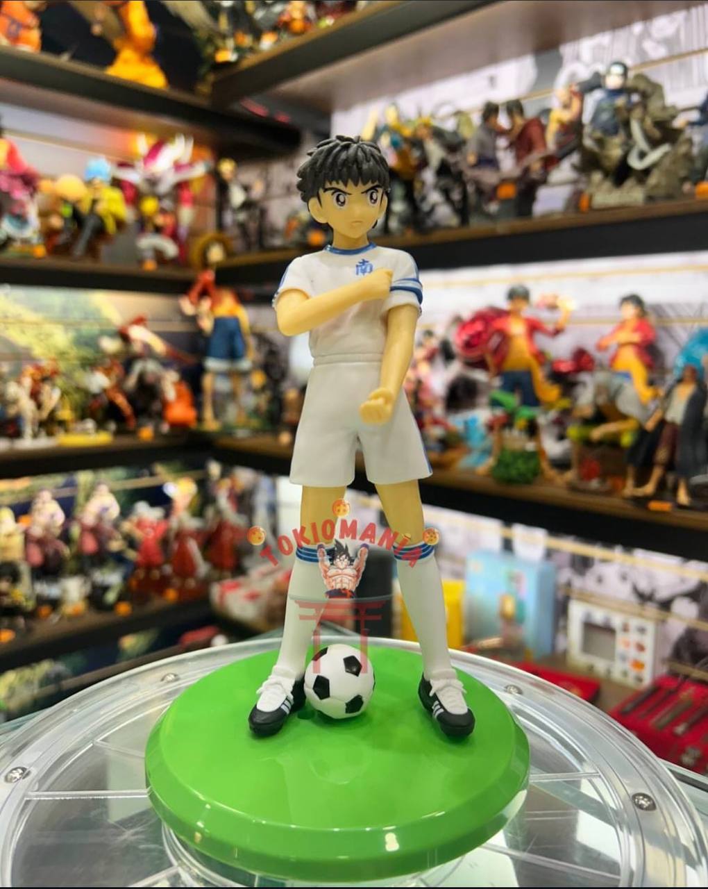 Figura Oliver Atom